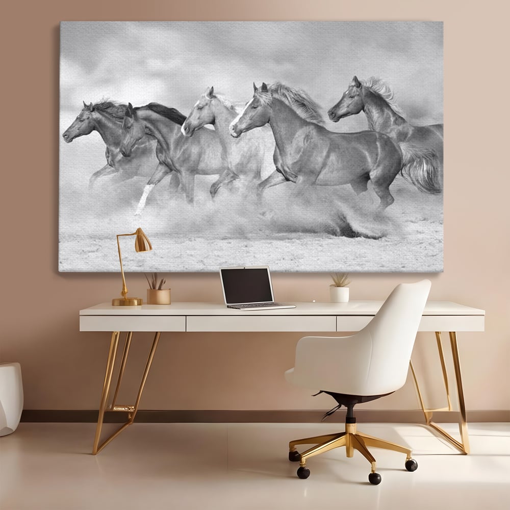 Tablou canvas cu tablou canvas cu cai in galop, fara rama, pe sasiu de lemn, pe perete intr-un birou